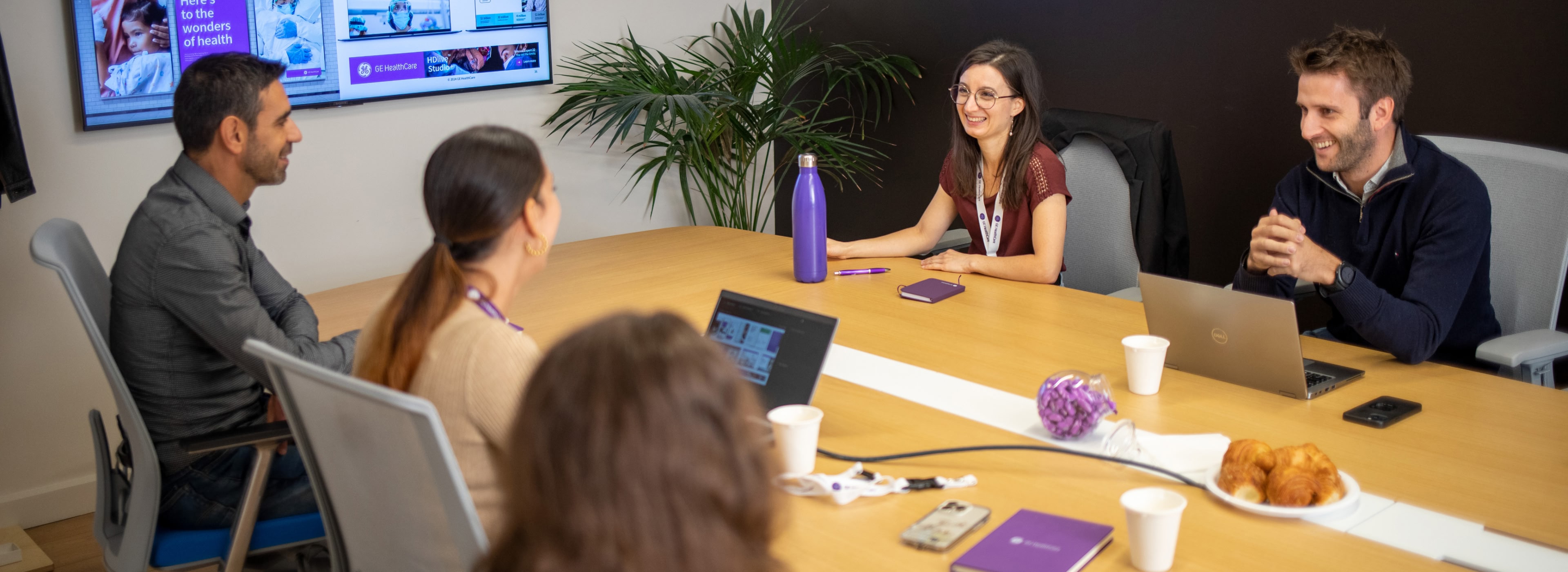 gehc-team-meeting-hero-image-desktop-tablet