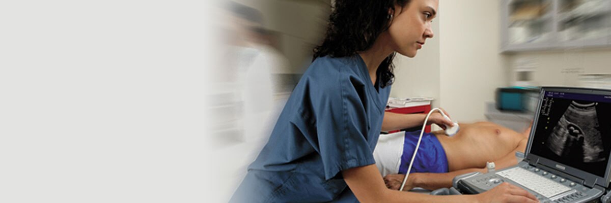 product-interoperability-ihe-ultrasound-logiq_clinician_performing_stomach_ultrasound.jpg