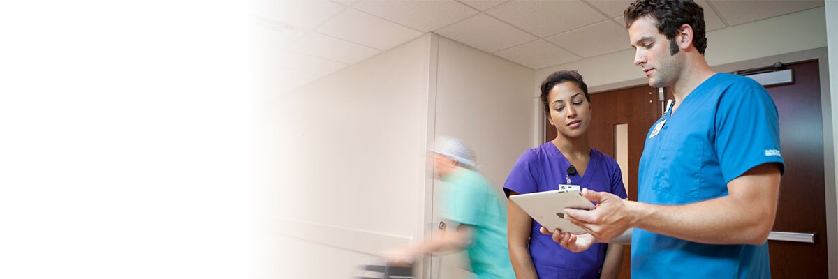 product-interoperability-dicom-workstations-interoperability-nurses-talking-in-hallway.jpg
